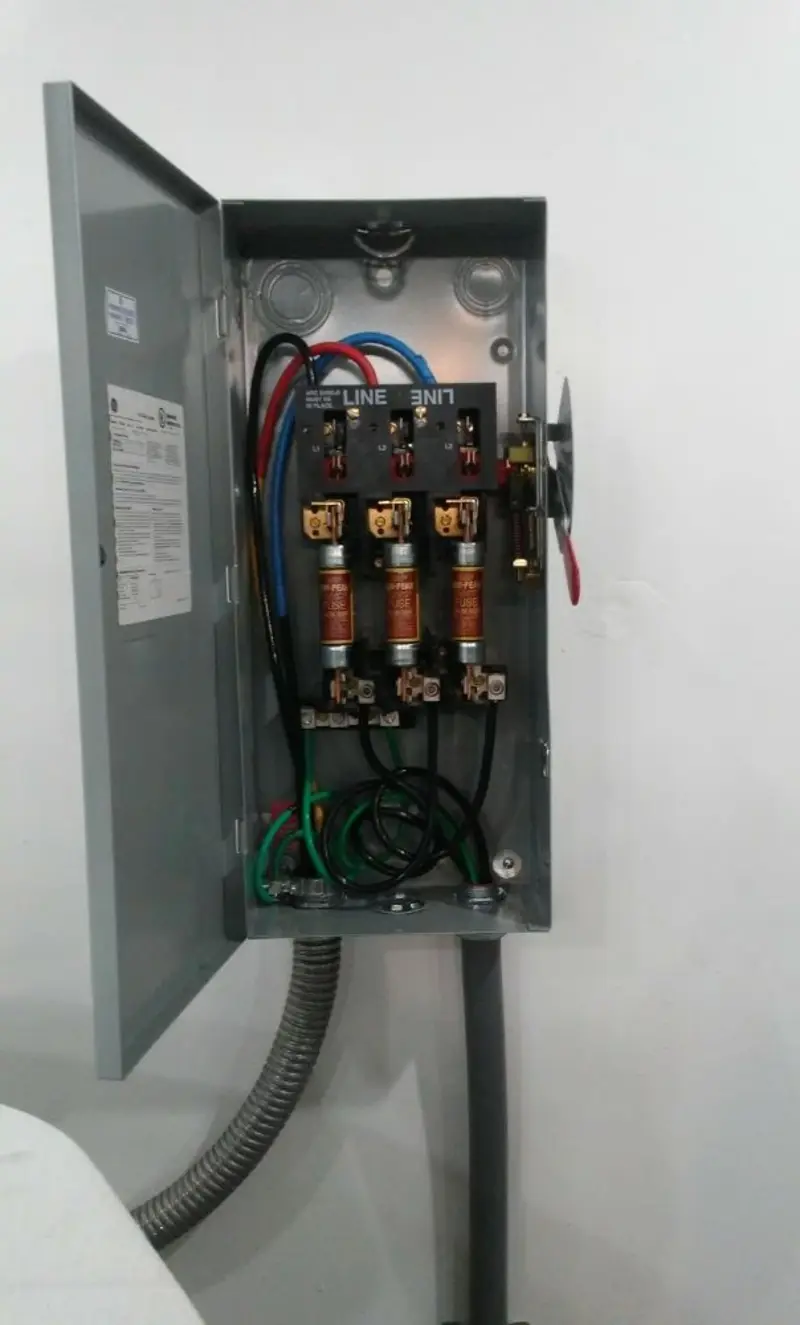 Three-phase disconnect switch installed for Smoke Detector Installation in Fort Lewis